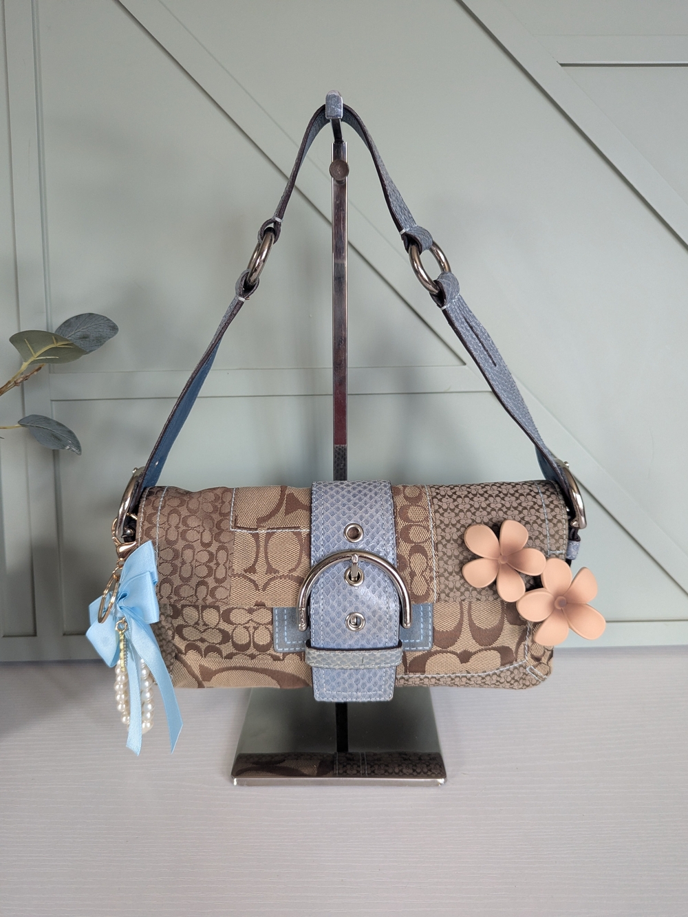 Coach Soho collection Style: lt belongs to the iconic early- 2000s